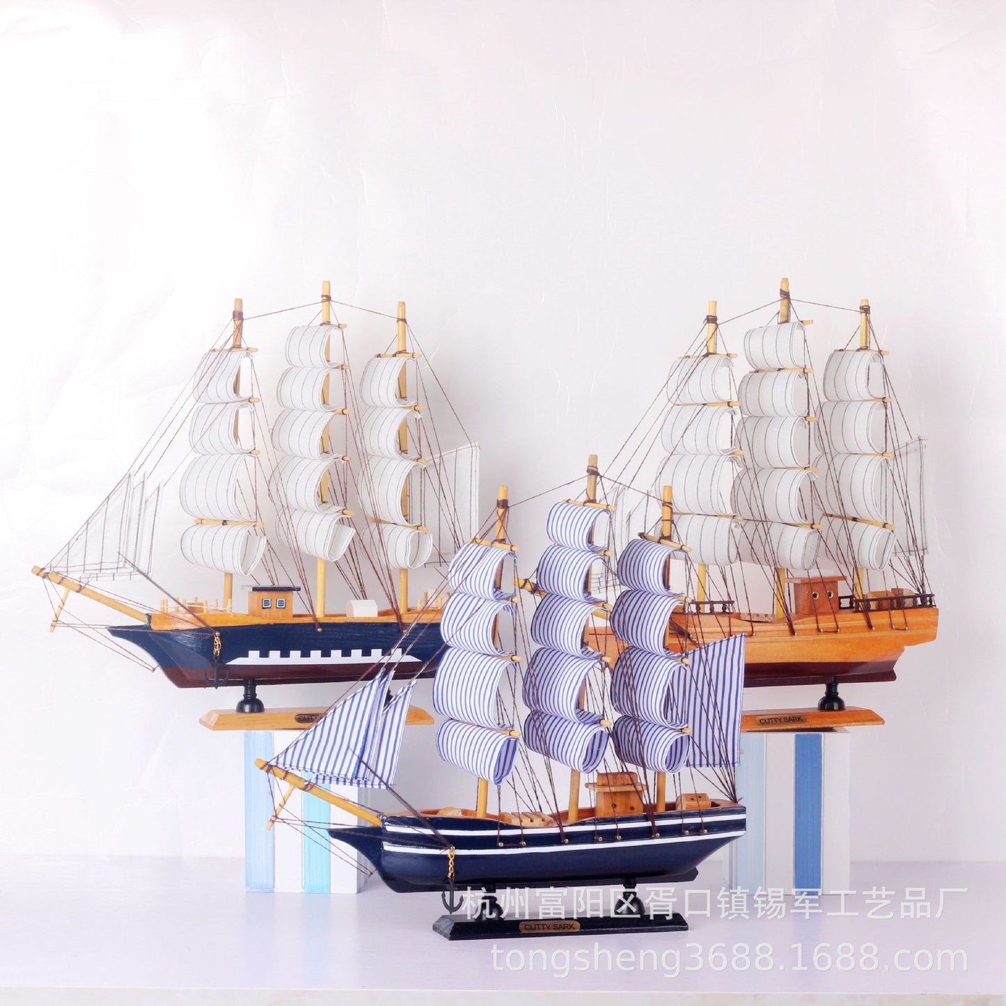 Mediterranean solid wooden sailing ship model ornaments