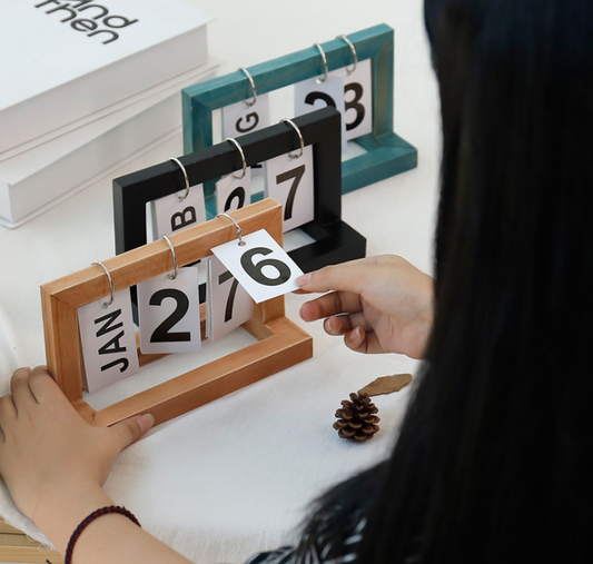 Creative Simple Wooden Page Flip Calendar Desk Calendar